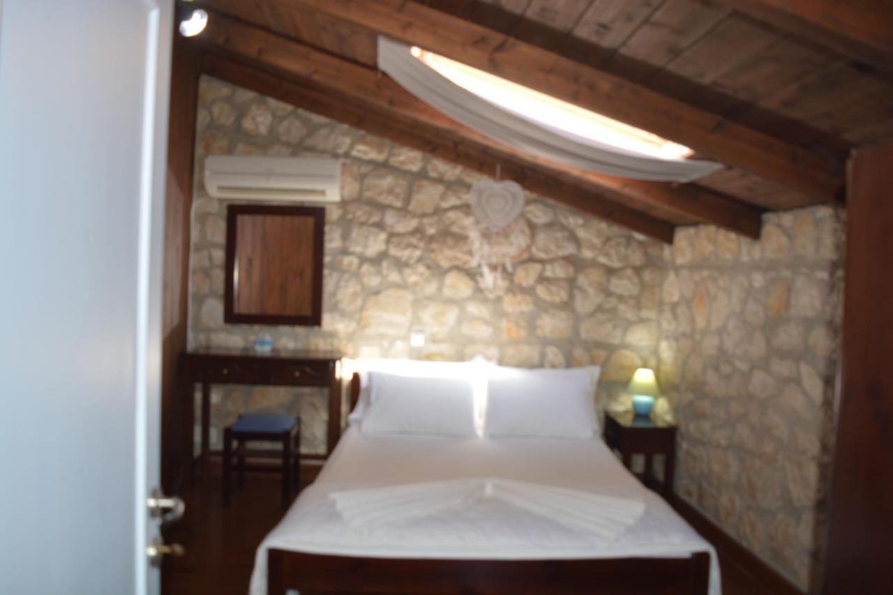 Petrinο Katochori Katokhorion (Lefkada)