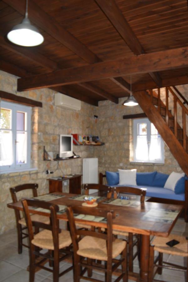 Petrinο Katochori Katokhorion (Lefkada)