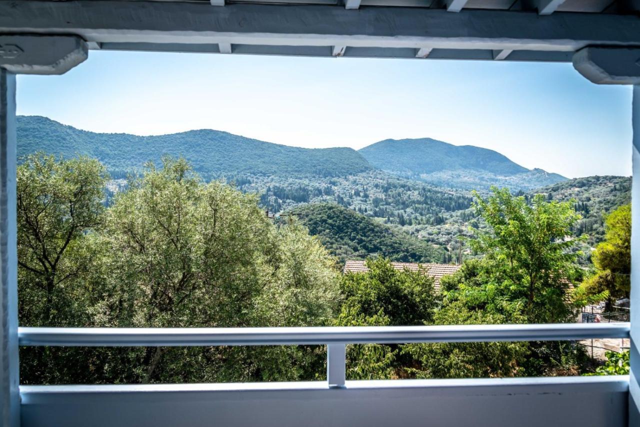 Petrinο Katochori Katokhorion (Lefkada)