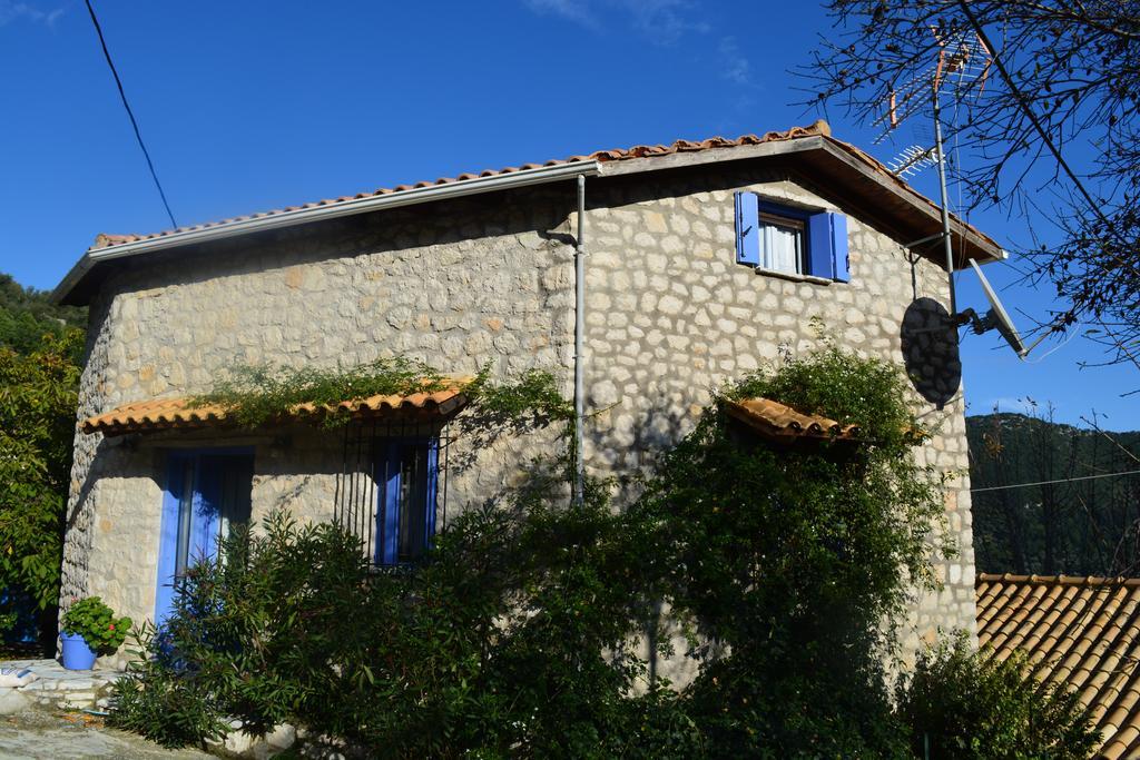 Petrinο Katochori Katokhorion (Lefkada)